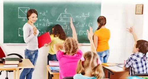 Peran Guru dalam Membentuk Karakter Siswa: Lebih dari Sekadar Penyampai Informasi